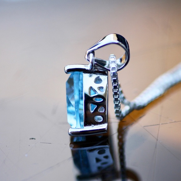 Natural Swiss Blue Topaz Pendant Solid Sterling Silver , December Birthstone - Picture 4 of 5